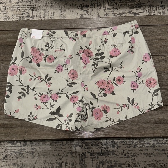 Lane Bryant Green Floral Shorts - Picture 2 of 11